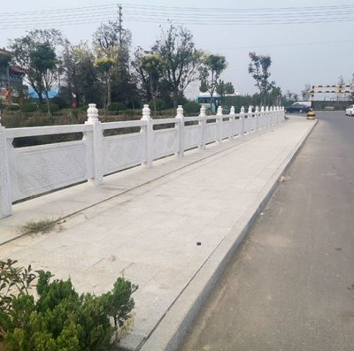 城市绿化街道边安装汉白玉防护栏杆 
