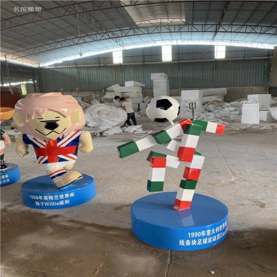 游乐场玻璃钢卡通动物运动踢球雕塑 