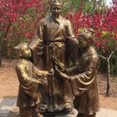 公园摆放玻璃钢仿铜孔融让梨典故人物小品 孔融让梨雕塑孔融语言寓意雕塑园