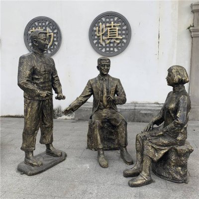 景区步行街玻璃钢仿铜交谈的人物景观雕塑 