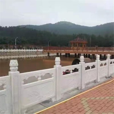 景点河道安装汉白玉梅兰竹菊雕刻花纹防护栏板 梅兰竹菊雕塑图片桥栏音乐校园