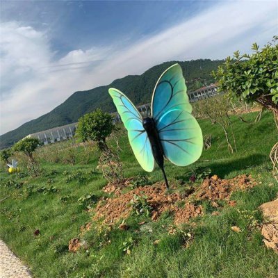 玻璃钢卡通喷漆蝴蝶小品园林草地雕塑 蝴蝶雕塑厂家泰拉衣纹宝记