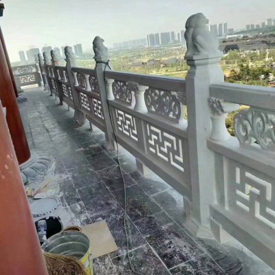 景区古建筑阳台安装大理石雕刻仿古镂空花纹防护栏板 