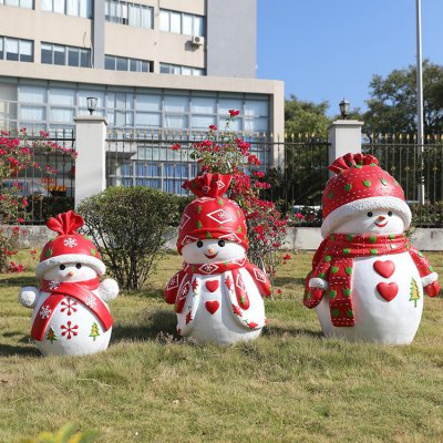 园林户外玻璃钢卡通雪人雕塑 雪人雕塑学院中央兔子术学院