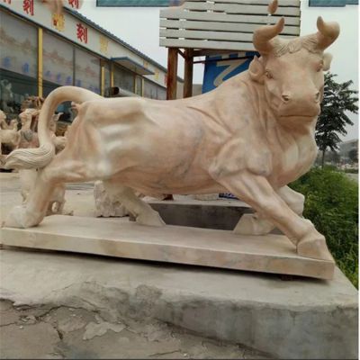 园林广场摆放天然晚霞红牛动物雕塑 动物雕塑景观造价简介草坪
