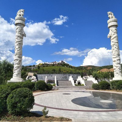 景点户外广场摆放青石浮雕龙盘柱华表 华表雕塑石雕王爷儿童画岩石