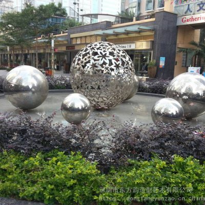 城市广场水池喷泉摆放不锈钢镂空花朵景观球 花朵雕塑制造蓝天彩绘书本