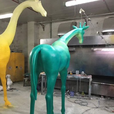 玻璃钢创意景观长颈鹿雕塑 