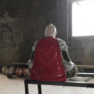 玻璃钢喷漆齐天大圣坐姿雕像游乐场主题公园摆件 齐天大圣雕塑图片中央谢桥生石雕