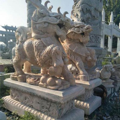 晚霞红石雕大型动物景观麒麟雕塑 麒麟雕塑价格天然南阳工程