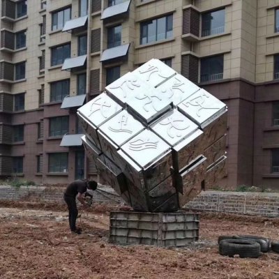 小区花园摆放不锈钢象形运动人魔方雕塑 