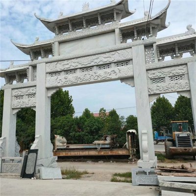 青石石雕三门四柱景观石雕牌坊雕塑 