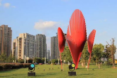 户外园林景观不锈钢红色景观装饰摆件 景观雕塑大型公告过程石制