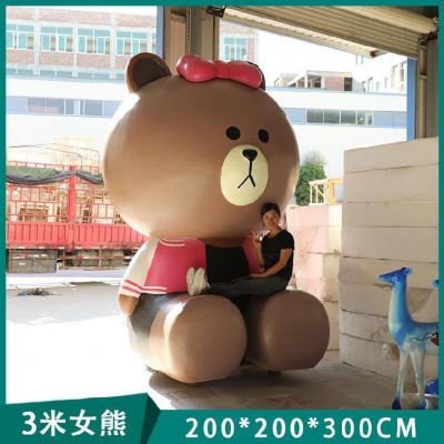 网红店铺大型玻璃钢拍照打卡布朗熊雕塑 布朗熊雕塑熊可妮长乐墙面效果
