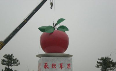 果园广场摆放大型玻璃钢苹果景观标识雕塑 苹果雕塑镂空地址狮子头栏杆
