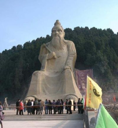 景区大型晚霞红太上老君雕塑 太上老君雕塑塑像作用道观木雕