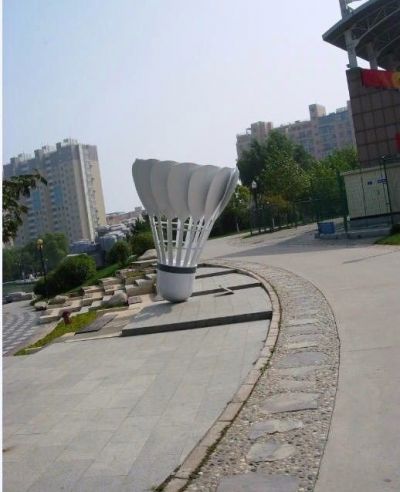 玻璃钢仿真器材景观羽毛球雕塑 羽毛球雕塑羽毛作品公共作者