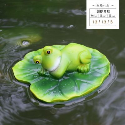 园林户外玻璃钢趴在荷叶上的青蛙雕塑 青蛙雕塑石雕国际动画片景点