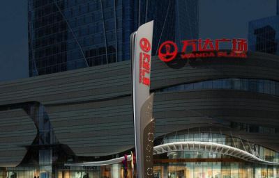 商业广场户外摆放不锈钢精神堡垒标识牌雕塑 