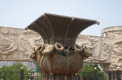 景点广场摆放大型黄铜铸造四羊方尊古代器皿雕塑 四羊方尊雕塑方尊图片作品铜雕