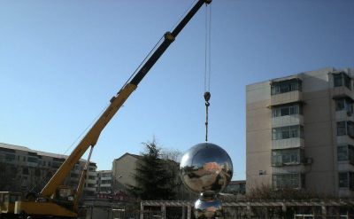 不锈钢镜面抛光立体球体雕塑 球体雕塑制作价格镜面大型
