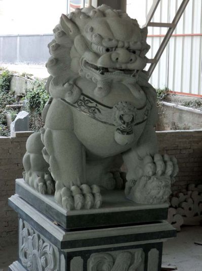 庭院酒店门口大型动物大理石狮子雕塑 狮子雕塑价格神兽小学四平