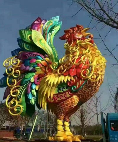 大型不锈钢彩绘动物景观大公鸡雕塑 公鸡雕塑作品镂空梯田人物