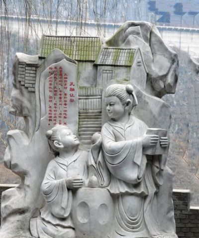 景点公园户外摆放青石浮雕寓言故事孔融让梨人物石雕 孔融让梨雕塑孔融雕塑园寓意公园