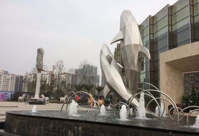 酒店广场水池摆放大型不锈钢抽象鲸鱼雕塑 鲸鱼雕塑垃圾纸浆品牌作文