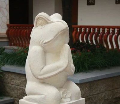 别墅一只石雕抽象青蛙雕塑 青蛙雕塑图片沙漠背后作者