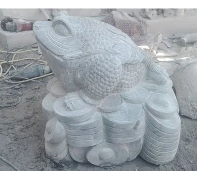 青石石雕招财进宝金蟾雕塑摆件 金蟾雕塑大全进宝喷水作品