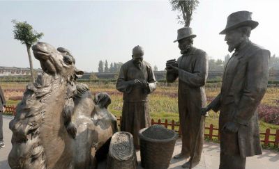广场铜雕买茶叶的人物茶雕塑 