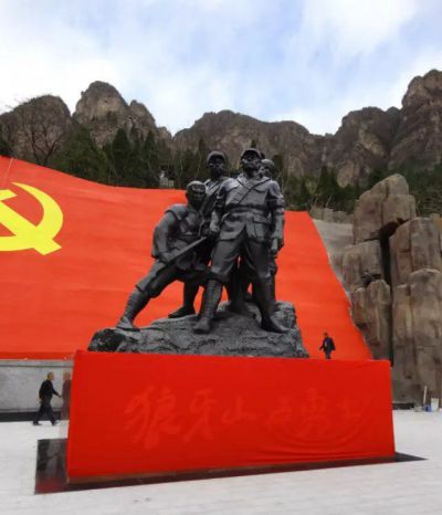 景区摆放玻璃钢仿铜狼牙山五战士雕像 战士雕塑石雕门口人民党建