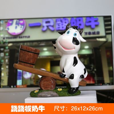 玻璃钢卡通玩跷跷板的奶牛雕塑 奶牛雕塑石雕牛城大门人物