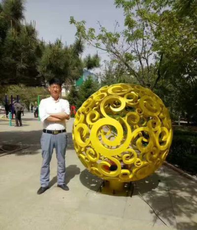 校园景观不锈钢金属镂空球雕塑 景观雕塑图片排名榜高速玻璃