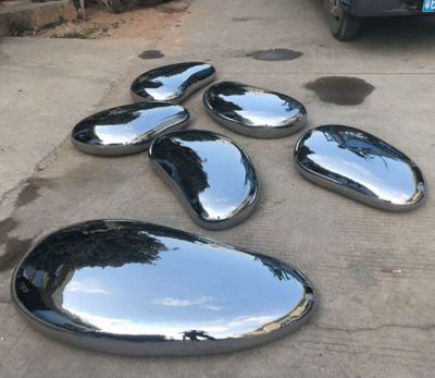 不锈钢金属异形大型鹅卵石雕塑 鹅卵石雕塑石雕底部捣蒜情侣