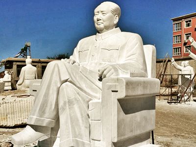 石雕城市广场大型坐在沙发上的毛主席雕塑 毛主席雕塑青年纪念堂门前铜雕