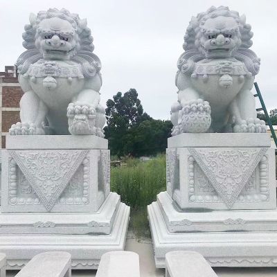 景区工厂户外摆放青石招财狮子雕塑一对 狮子雕塑汉白玉不锈钢嫁衣眼睛