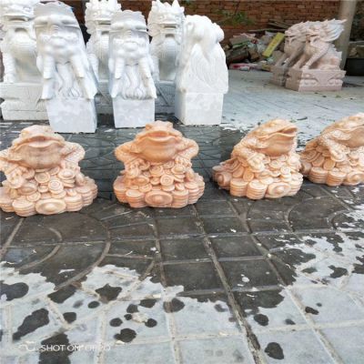 晚霞红石雕招财进宝金蟾雕塑 金蟾雕塑浮雕大理石貔貅庭院