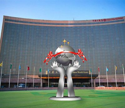 企业不锈钢创意托举地球仪雕塑 地球仪雕塑立体马立平面马和