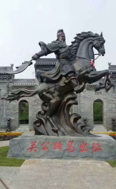 景区大型情景关公跨马出征人物小品雕塑 关公雕塑菩萨紫砂制造陶瓷