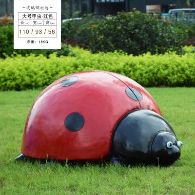 公园草地摆放玻璃钢卡通红色甲虫 卡通雕塑摆件教案工程师开远