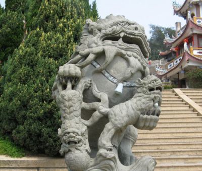 户外景区创意大理石石雕一家三口的狮子雕塑 一家雕塑三口邓超造型人民