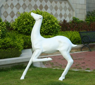 园林户外抽象动物景观梅花鹿雕塑 梅花鹿雕塑厂家绘画素材泡沫