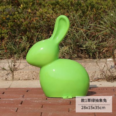 公园一只玻璃钢绿色兔子雕塑 兔子雕塑卡通香皂面具杠铃