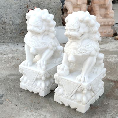 汉白玉石雕户外招财狮子雕塑 狮子雕塑石狮子美女石角国家