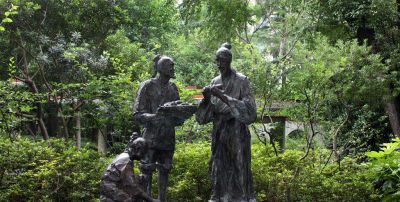 园林挖红薯的古代人物小品铜雕 