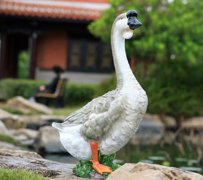 池塘边玻璃钢仿真动物景观鹅雕塑 