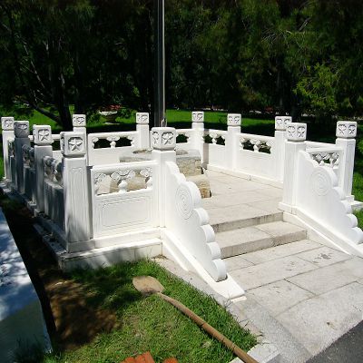 景点学校安装汉白玉旗台围栏栏板 旗台雕塑厂家鹤壁园林围栏