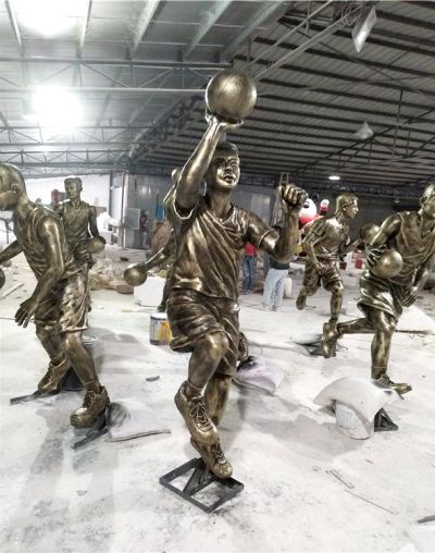 园林户外玻璃钢仿铜打篮球的人物雕塑 打篮球雕塑公园大理石水印雕像